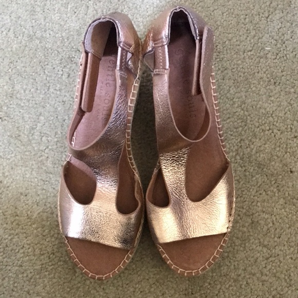 Gentle Souls by Kenneth Cole Rose Gold 3 inch Wedge Sandals w/Velcro Strap-8.5 - Picture 1 of 11